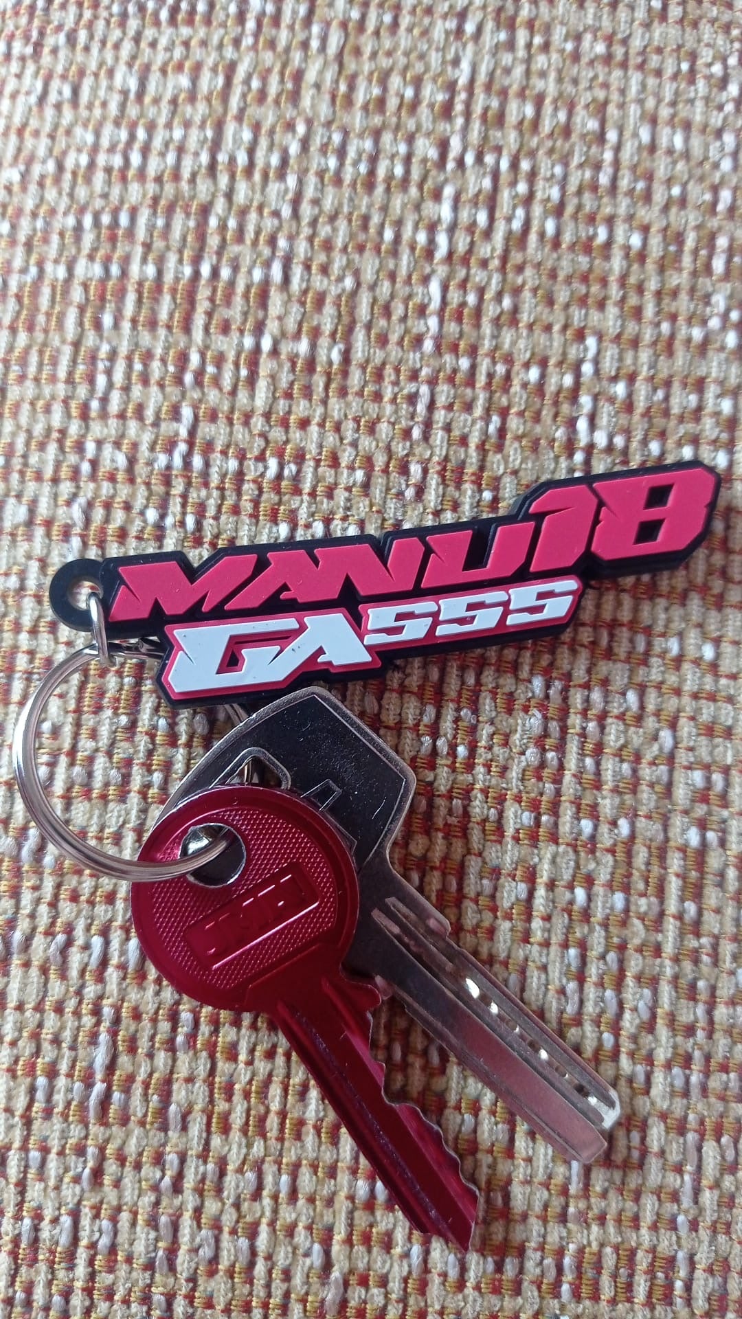 MANUGASSS18 KEYRING